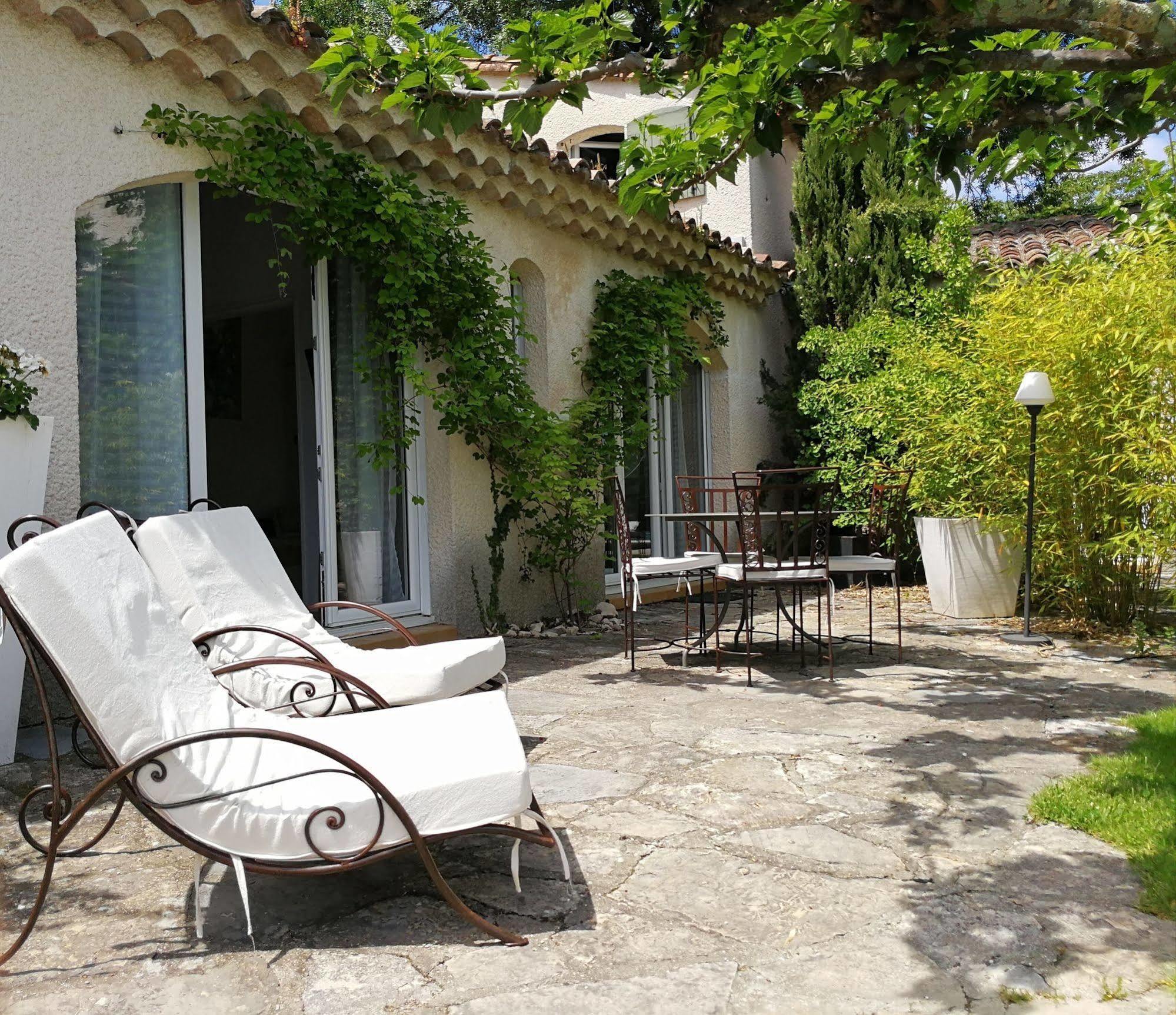 La Bastide Des Muriers Hotel Deaux Exterior photo